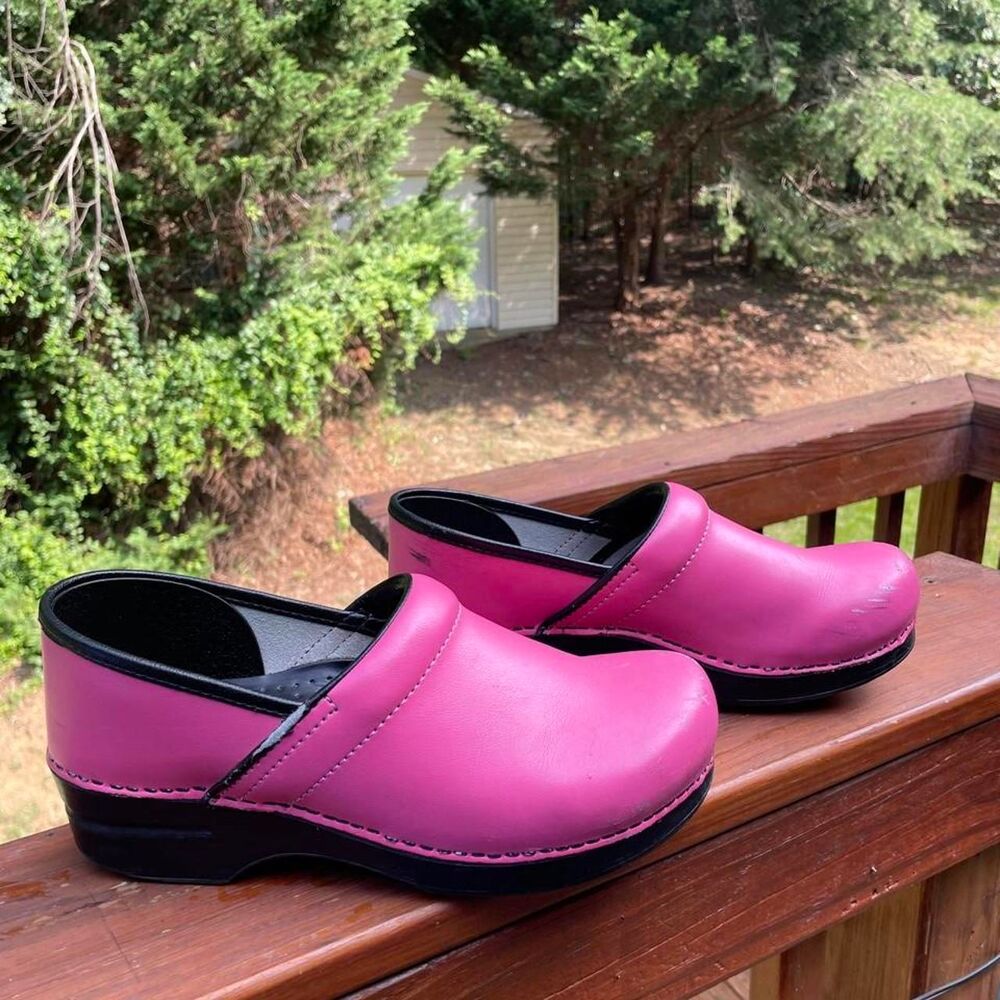 Dansko Women's 9.5/10 Pink  professional Work Clogs
